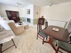 Loung/diner- click for photo gallery